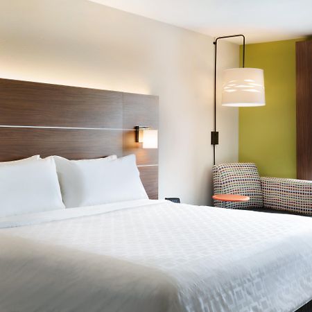 Holiday Inn Express & Suites - Columbus - Worthington By Ihg Exterior photo