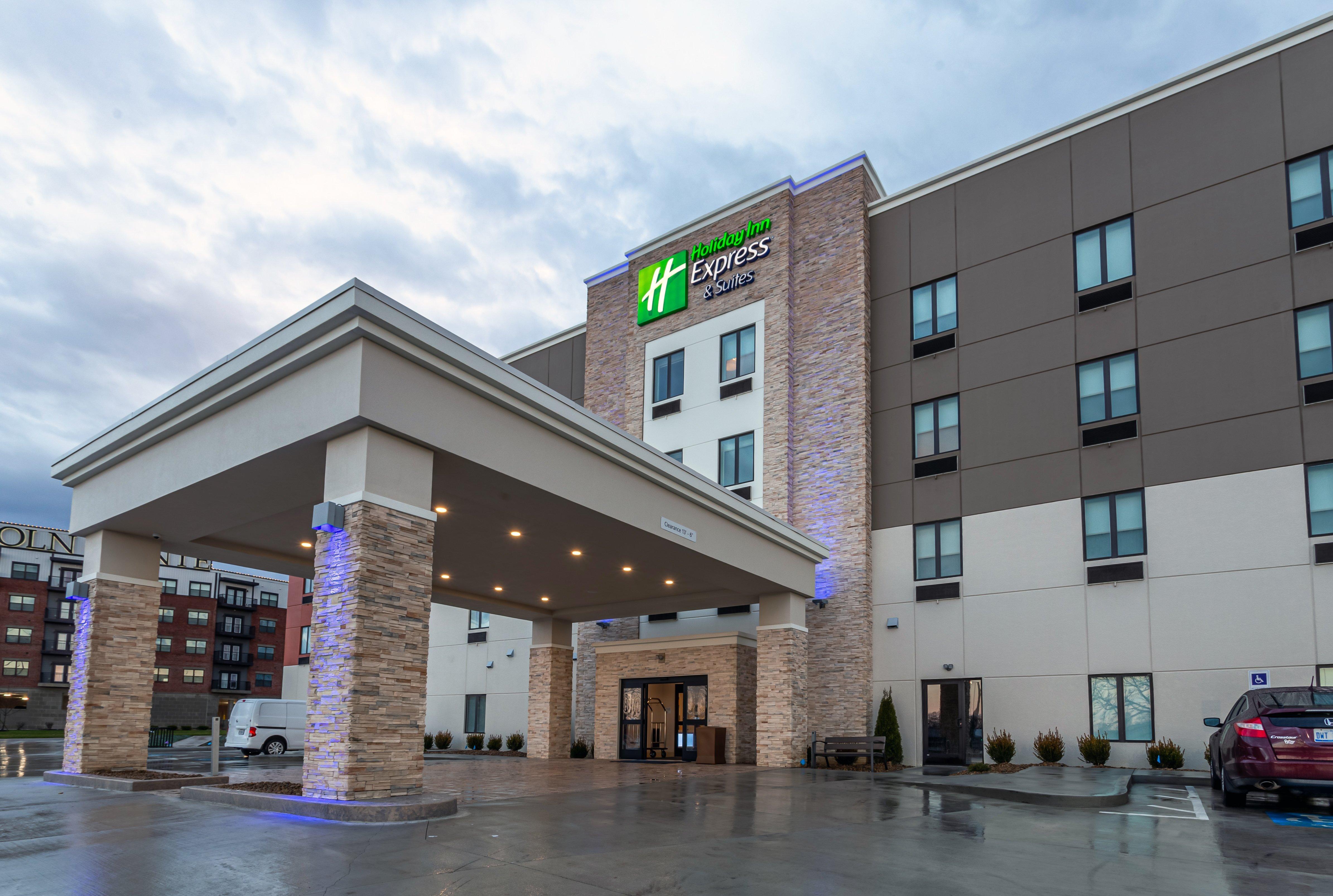 Holiday Inn Express & Suites - Columbus - Worthington By Ihg Exterior photo