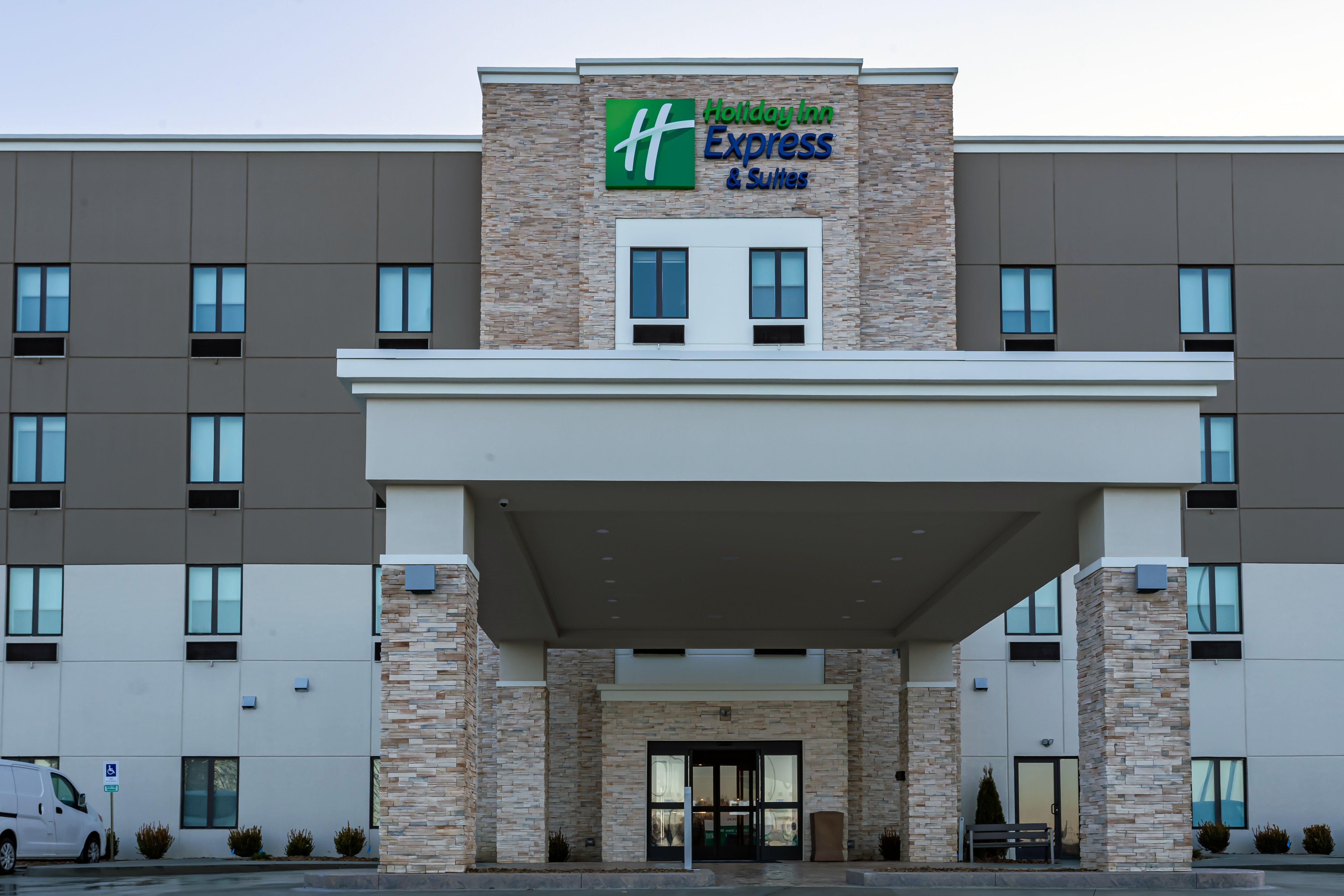 Holiday Inn Express & Suites - Columbus - Worthington By Ihg Exterior photo
