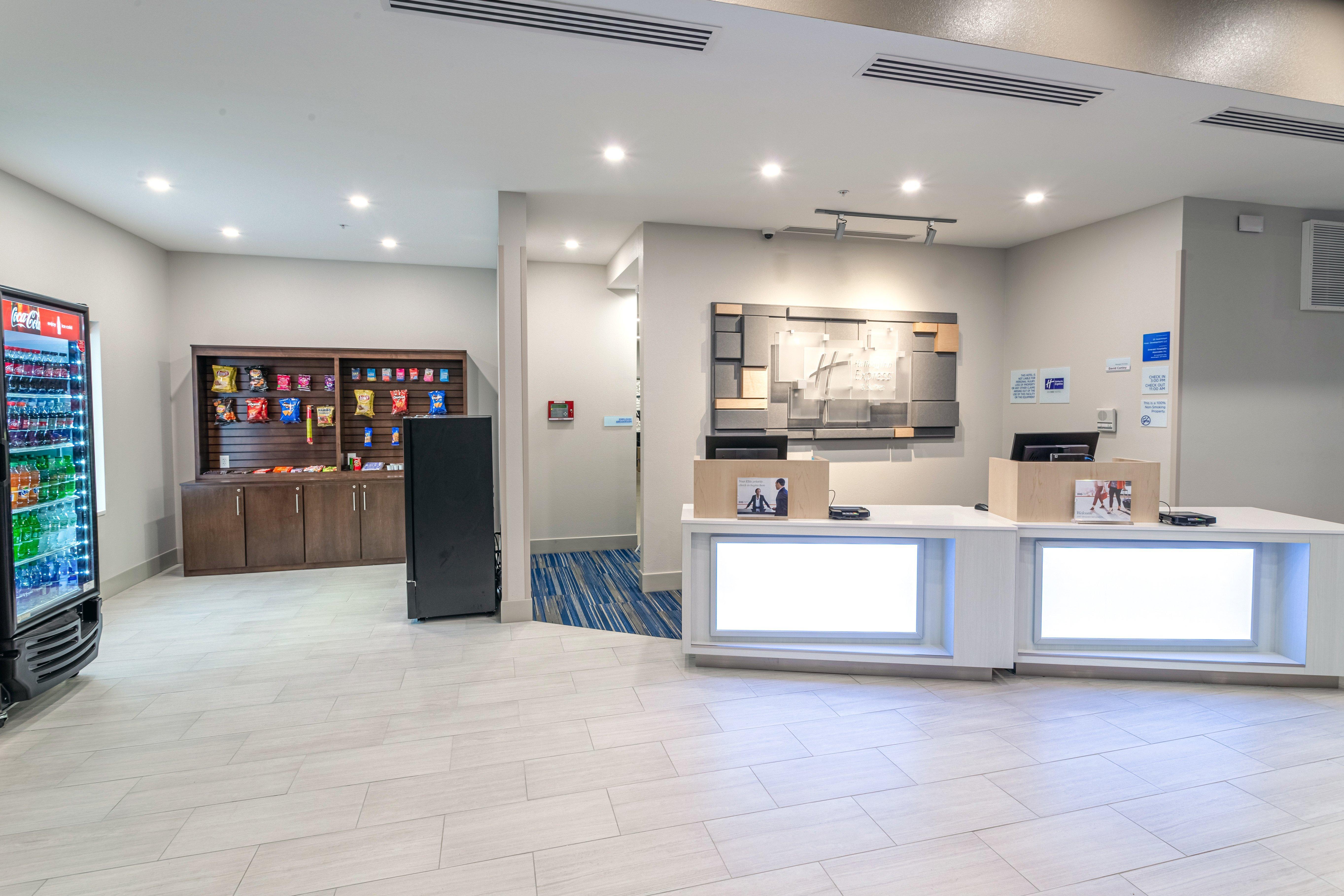 Holiday Inn Express & Suites - Columbus - Worthington By Ihg Exterior photo