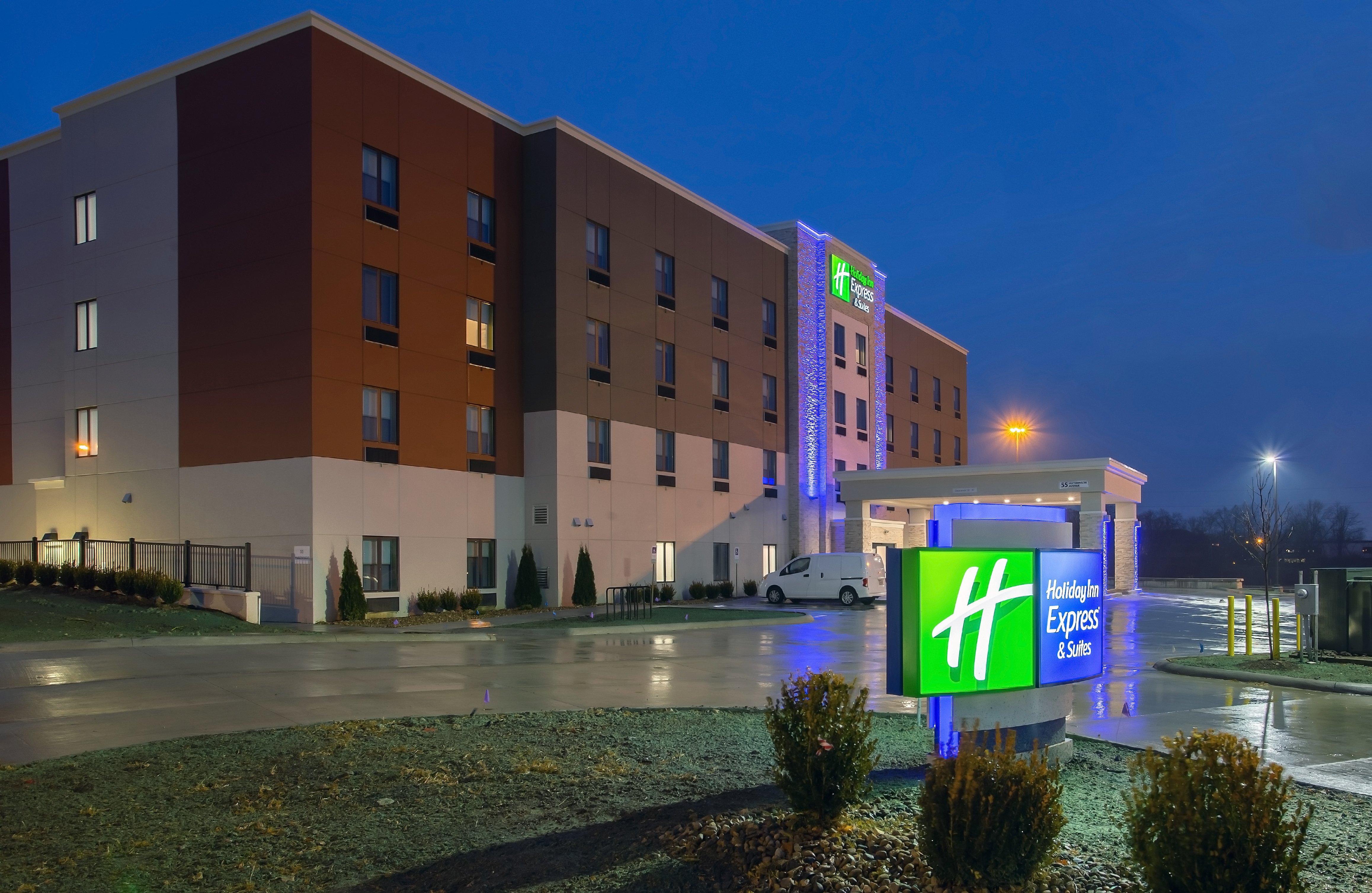 Holiday Inn Express & Suites - Columbus - Worthington By Ihg Exterior photo