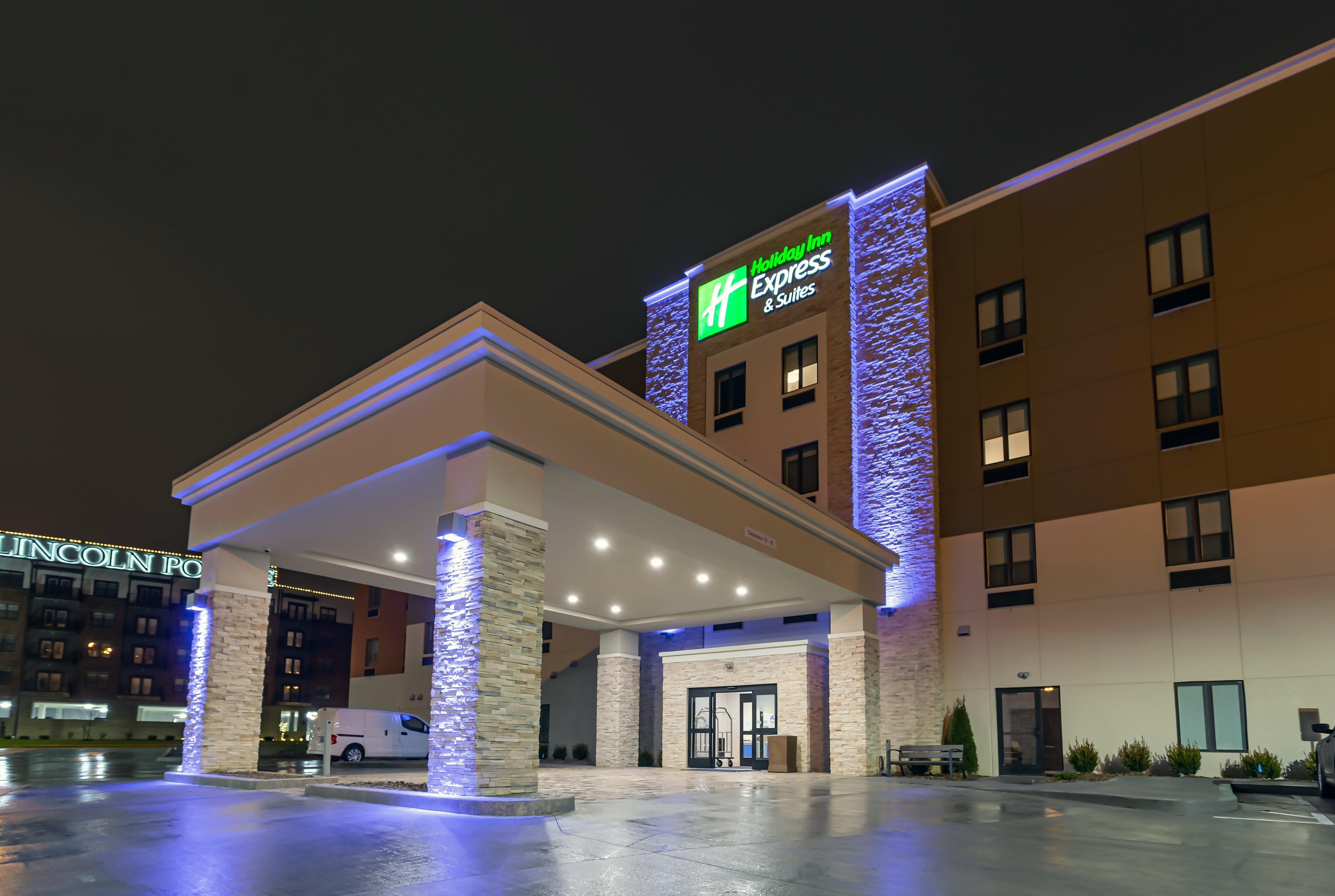 Holiday Inn Express & Suites - Columbus - Worthington By Ihg Exterior photo